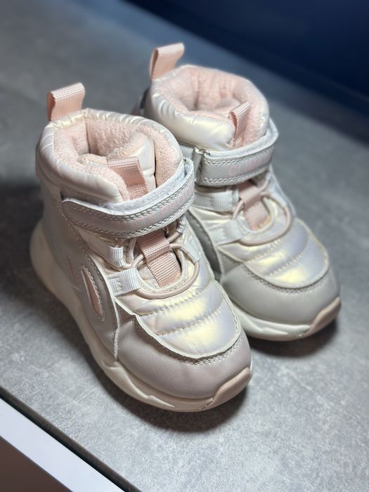 Дитячі туфлі та кросівки