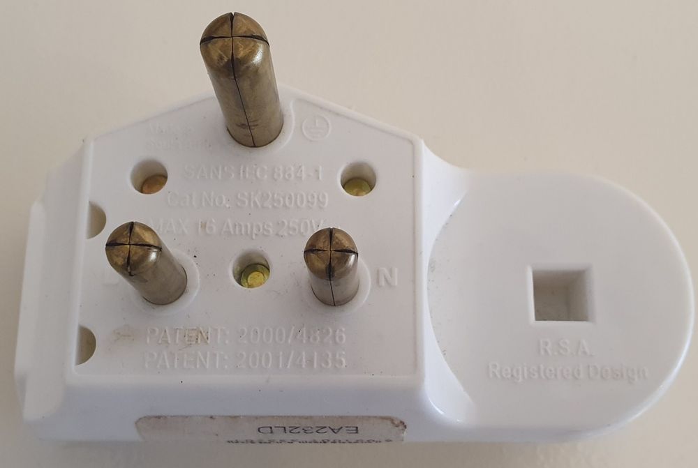 Travel Adapter464034392368762881