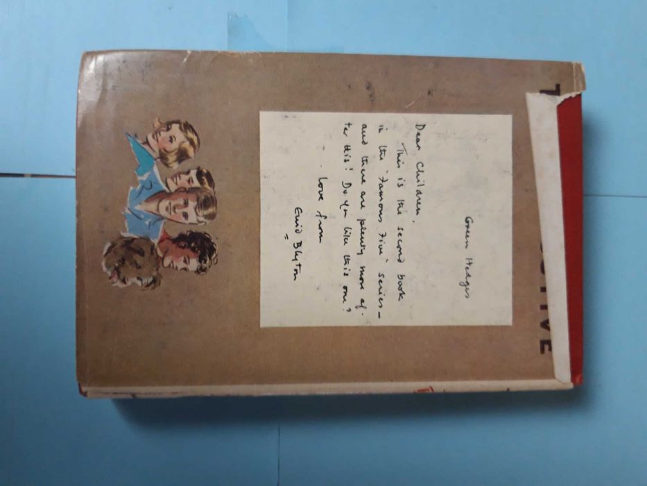 Livro- Ref CxC- Five Go Adventuring Again