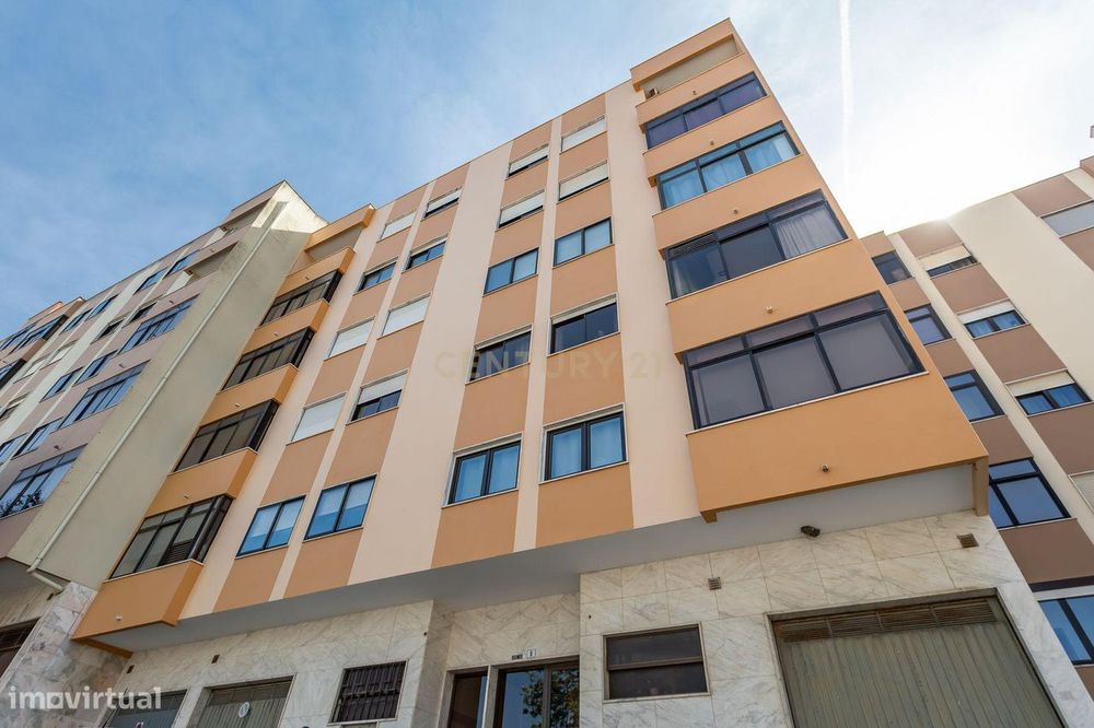 T3 com Vista Rio em Vila Franca de Xira
