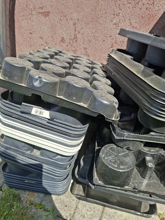 Paletki ogrodowe plastikowe na doniczki