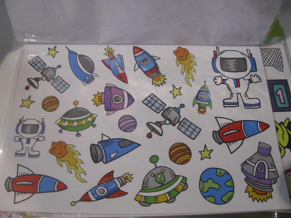 Nowe naklejki  stickerd różne wzory piłkarskie samochody kosmos