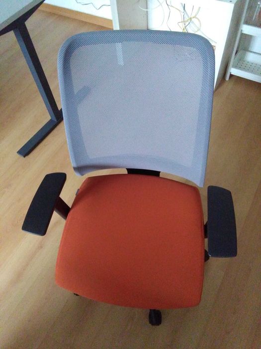 Secretária e cadeira de escritório