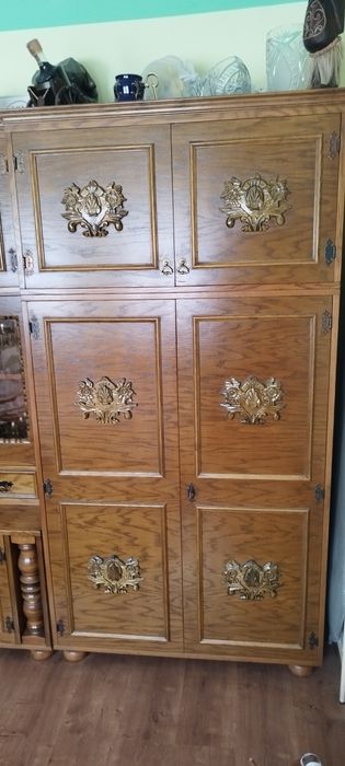 Piękna, drewniana meblościanka + stół.