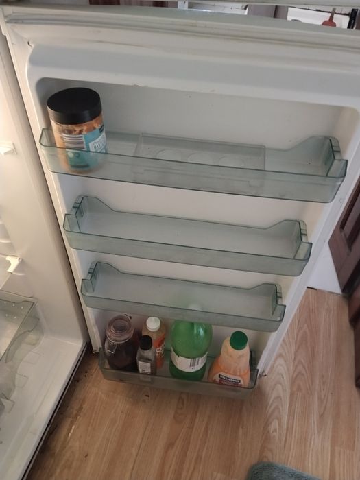 Vendo 1 frigorífico e 1 arca