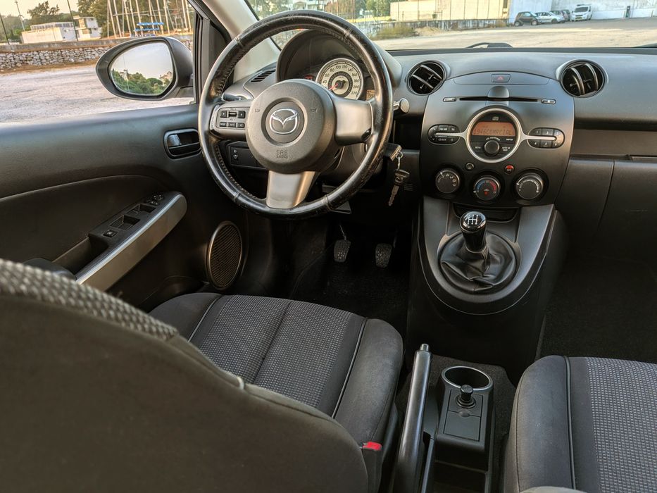 Mazda 2  1.3 16v full extras