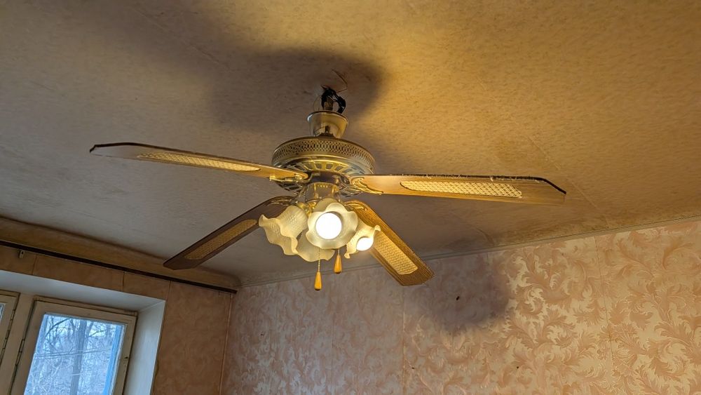 Продам люстру с вентиляром