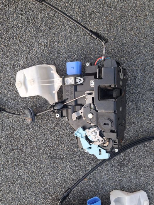 Zamek drzwi tył lewy lub prawy vw touran II lifcie 10-15 europa