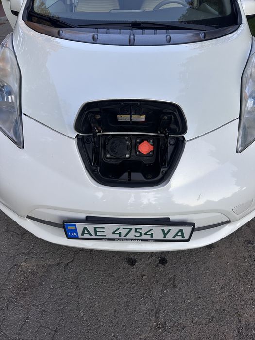 Автомобіль NISSAN Leaf 2012