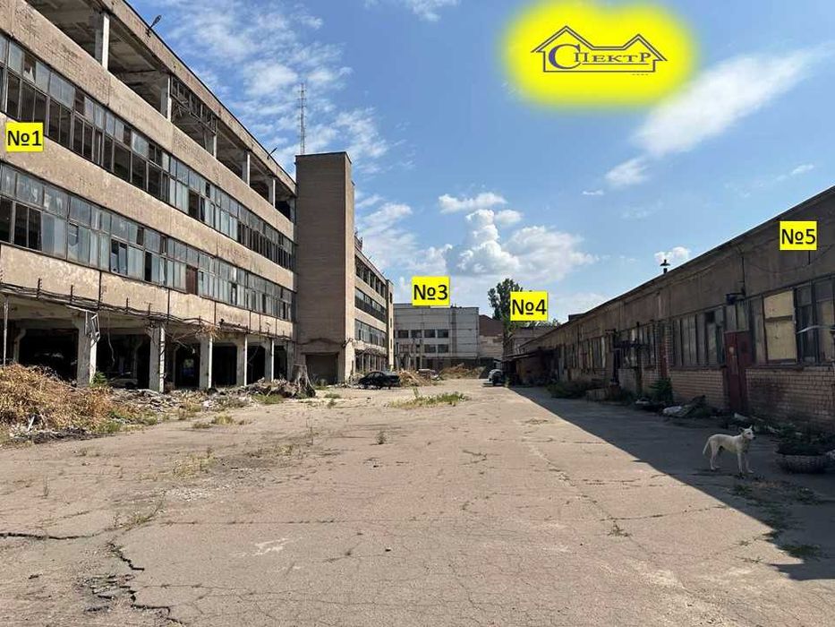 Комплекс будівель по червоній лініїї на трасі Кривий Ріг -Дніпро