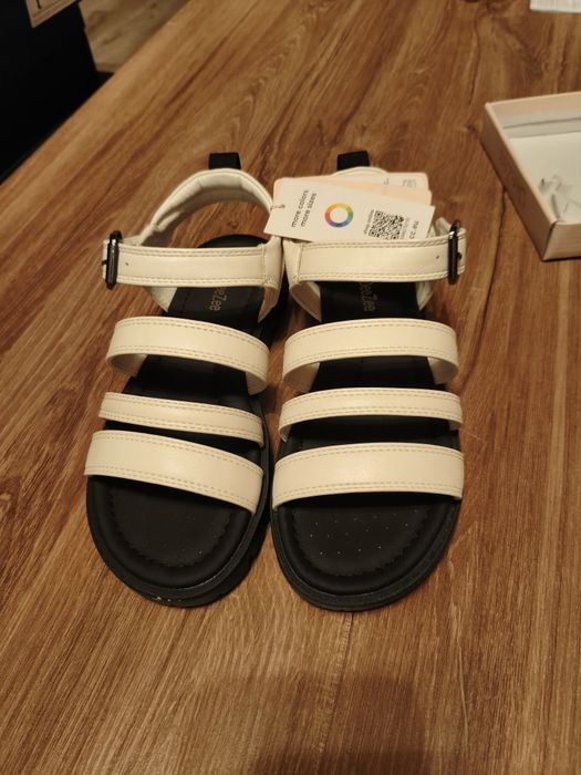 Nowe sandały r33