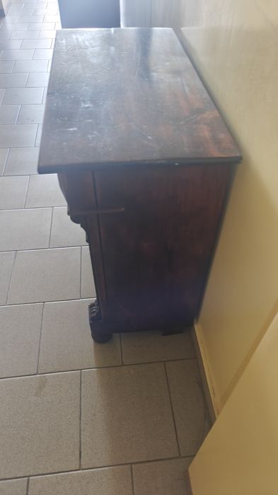 Stara drewniana komoda