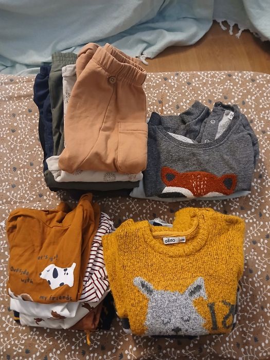 Lote de 18-24 meses. Calcas, t-shirts de manga comprida e sweatsl