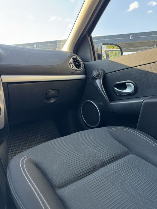 Автомобіль Renault Clio 3