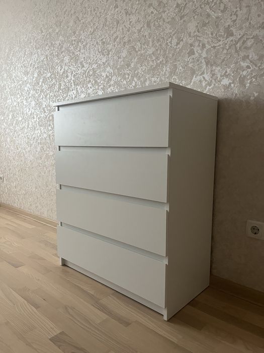 Комод білий на 4 шухляди