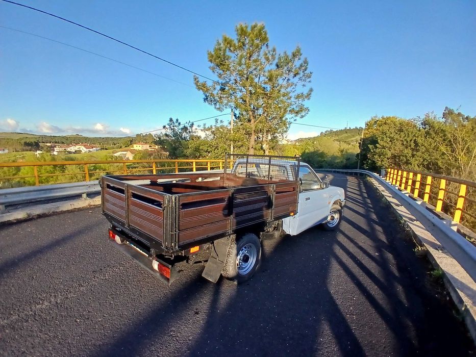 Mazda b2200 3 lugares