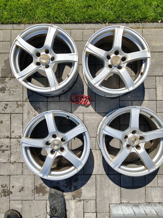 Alufelgi 17 5x112 R17  Felgi aluminiowe audi vw skoda seat mercedes 

Alufelgi Ford KUGA C-Max S-Max 

Średnica felgi 17"
Szerokość felgi 7.5"
Rozstaw