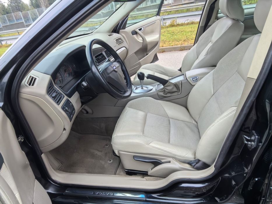 Volvo S60_2.4 Benzyna_260 tyś_Salon Polska_Mega Zadbane