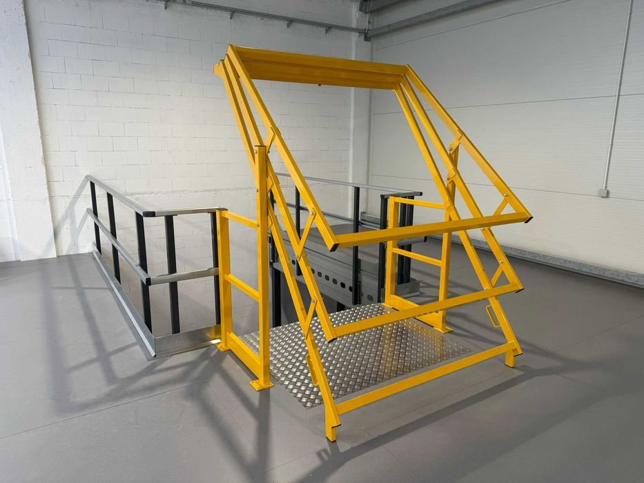 Pomost magazynowy (antresola) wg indywidualnego projektu + wyposażenie
