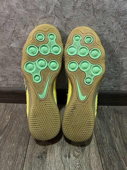 Футзалки Nike React Gato