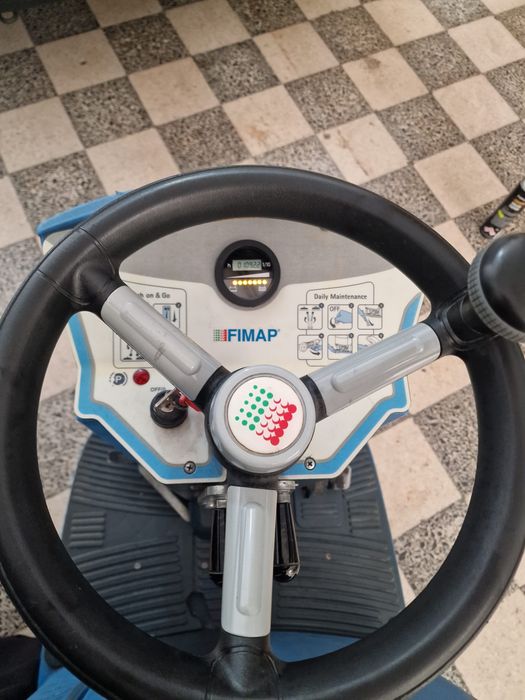 Autolavadora fimap, com todos os acessórios, baterias novas