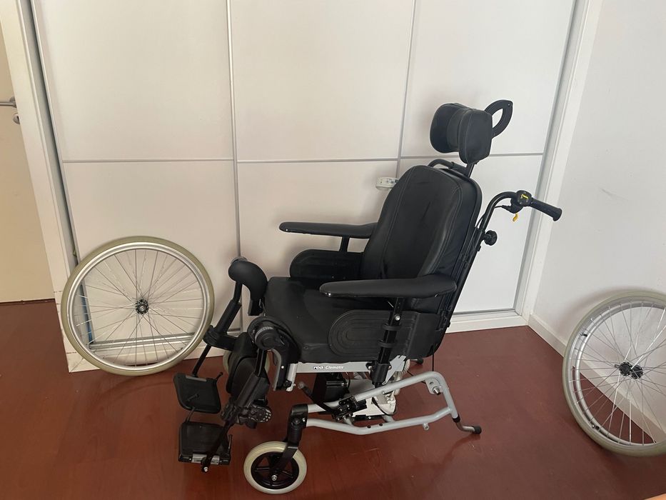 Cadeira de Rodas Eléctrica Invacare Clemátis 44 de 2020