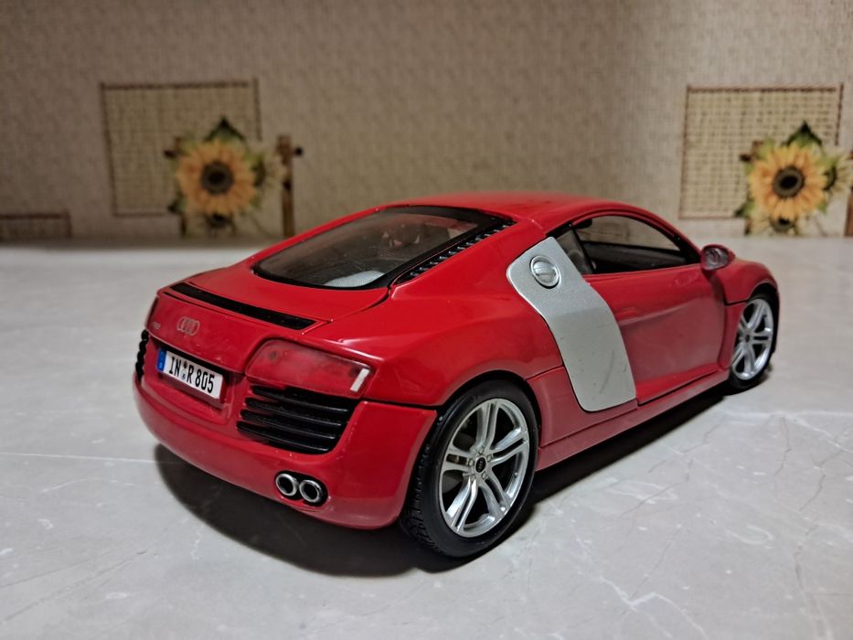 Масштабная модель 1/18 Audi R8 Maisto авто