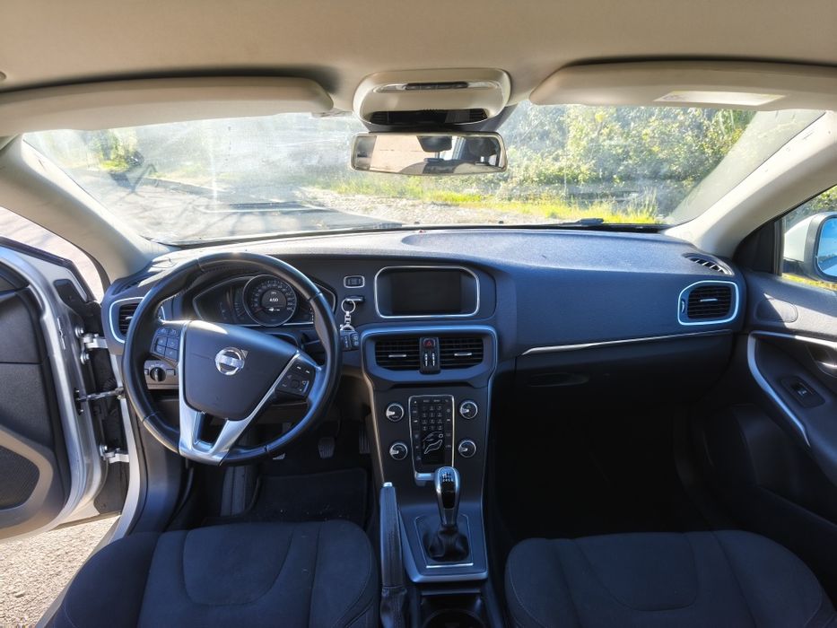 Volvo V40 2.0 D2 Momentum 2016 - Poucos kms