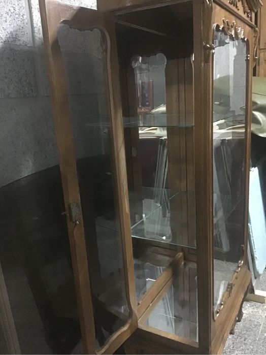 Vitrina muito antiga e linda e varios