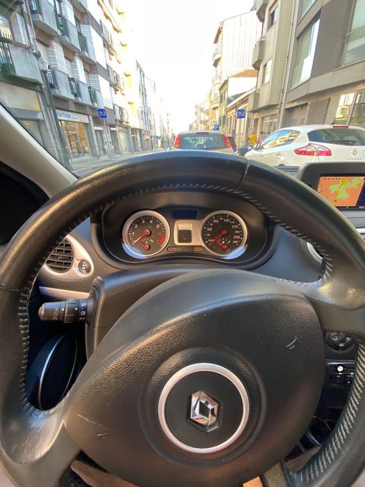 Renault Clio 1.2 | 2011 | R$ 4.500