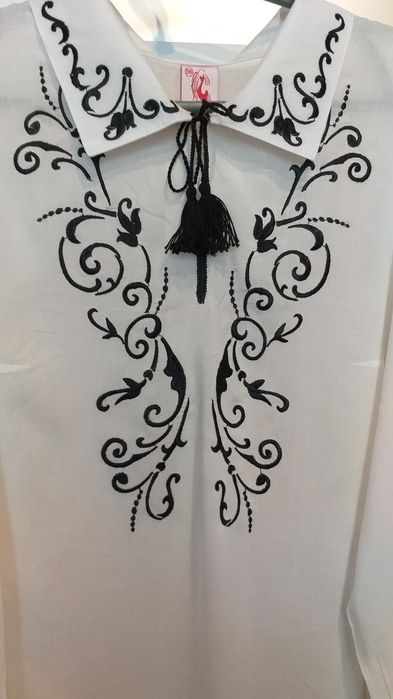 Продам вышитую женскую блузу