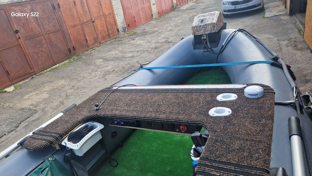 Човен Навігатор 360 лафет Одісей, мотор Парсун 9.8 лебідка стронгер