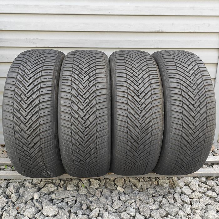 Комплект всесезонних шин Continental 215/55 R18 215*55 18 AllSeasonContact 001886