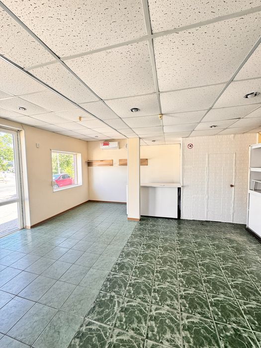 Продам магазин 35 кв. м. ЦЕНТР Є САНВУЗОЛ під торгівлю, салон