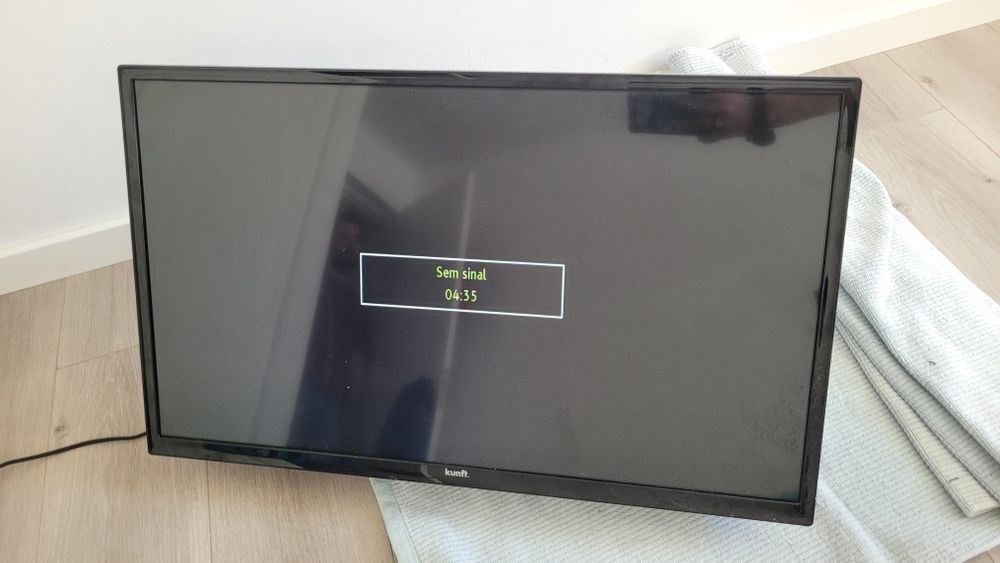 TV Kunft 32VDL16 + suporte