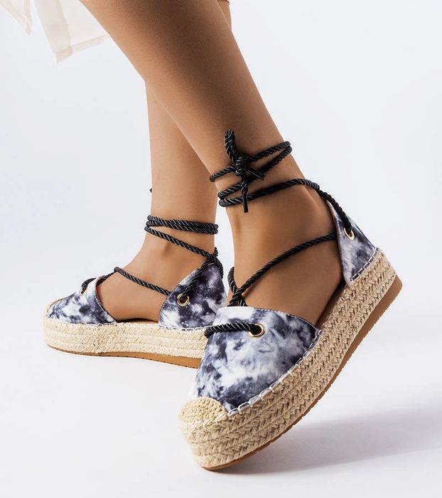 Czarne wiązane espadryle na platformie Duffet