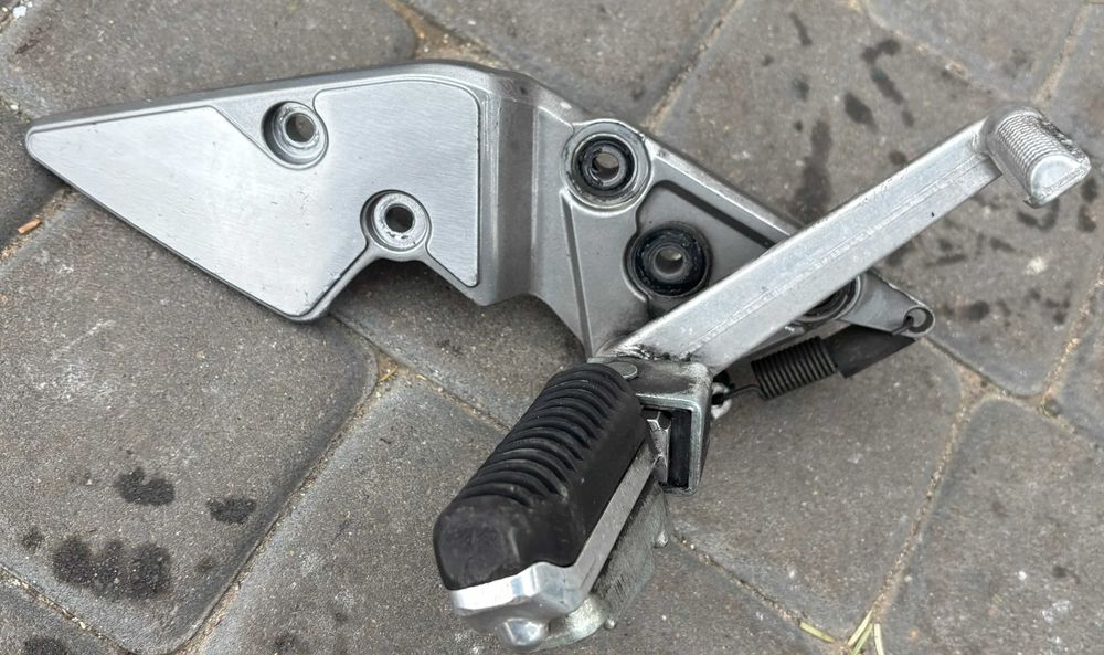 Set, Podnóżek Prawy Suzuki GSF 1200/600 Bandit 00-05r