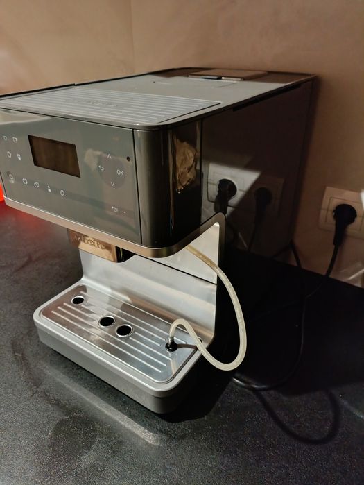Продам кавомашину Miele CM63