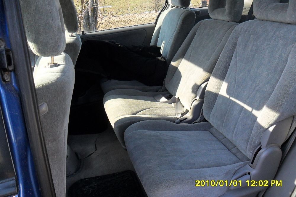 Минивэн мазда MPV бензин 2.0. и 2.3