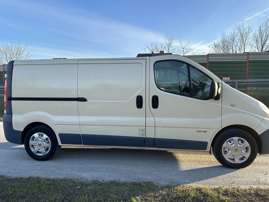 Renualt trafic vivaro long