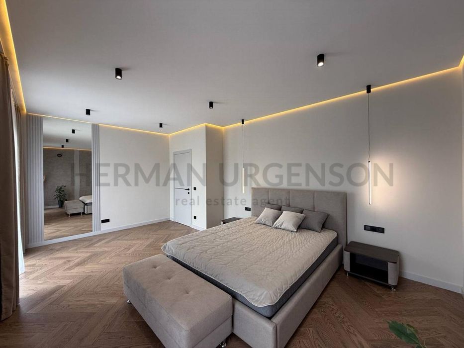 Продаж дуплексу 175 м.кв / 3.5 сотки / Ужгород, р-н Садовий