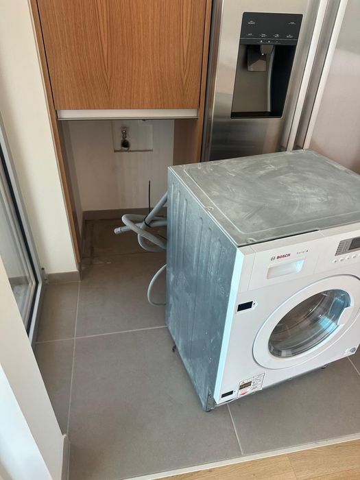 Máquina de Lavar e Secar Roupa Bosch Serie 4 Encastrável – Nova, Nunca Utilizada