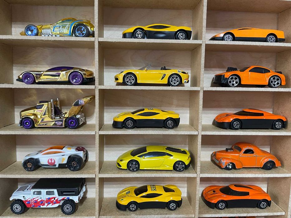 półka Biała na 72 miejsca 80x40cm Regał wiszący na samochodziki Autka