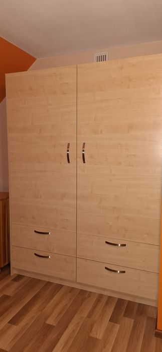 Szafa ubraniowa, stan idealny