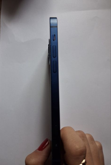 Granatowy iphone 12