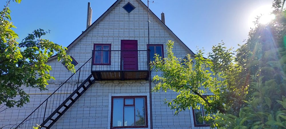 Продаж будинку в селі.