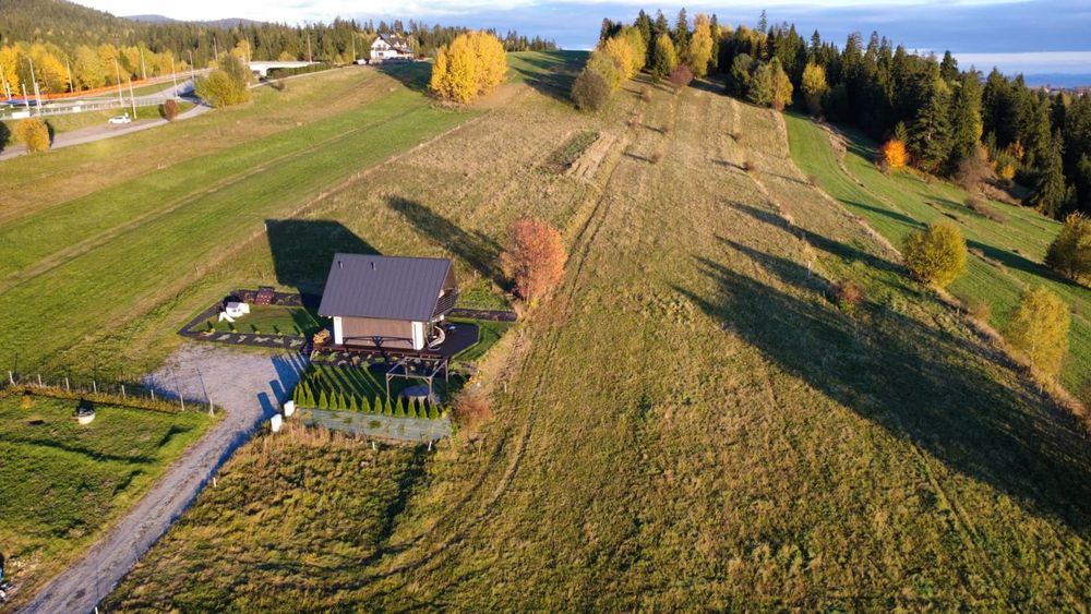 Domek w górach z gorąca balią, widok na Tatry.