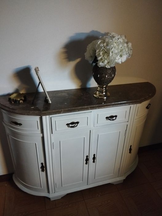 Sapateira lacada em branco