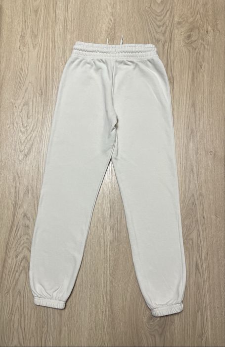 Фирменный спортивный костюм Primark на флисе, молоко, 8-9 лет