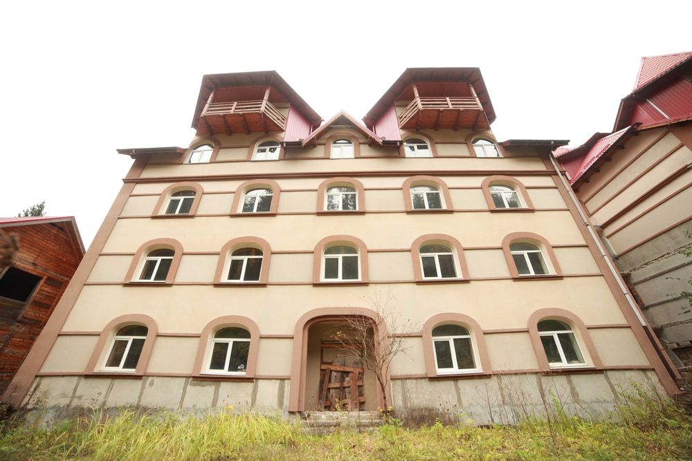 Продається готельний комплекс в с. Микуличин